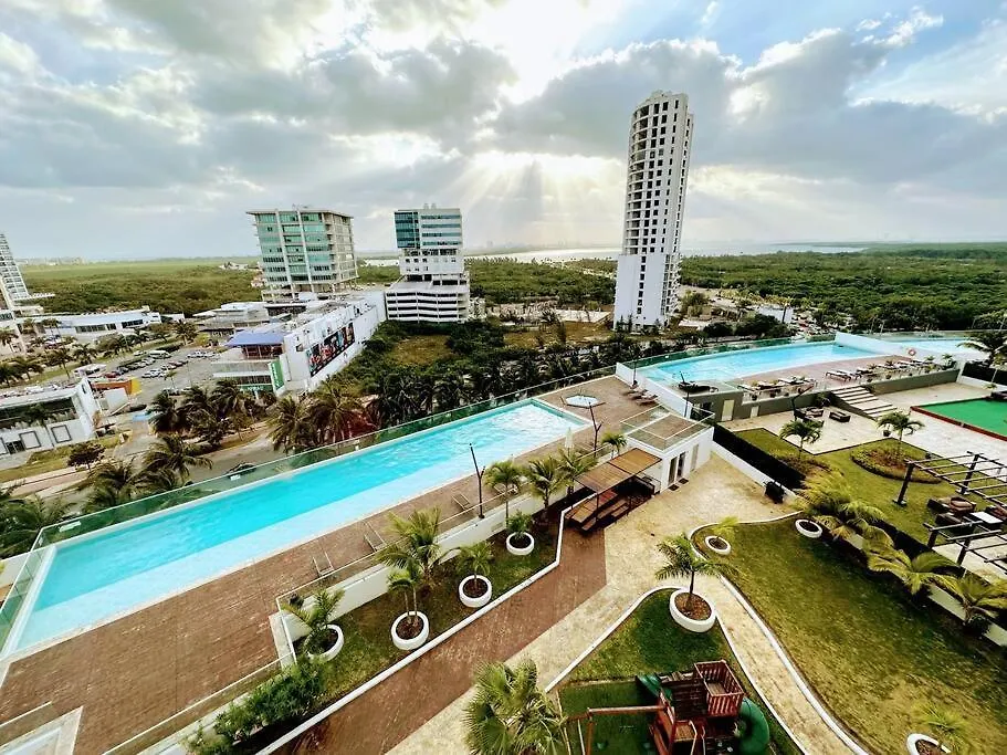 Perfect Location Apartment At Malecon Americas Cancun